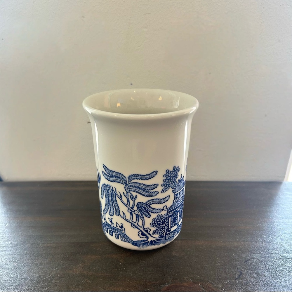 Vintage Churchill Blue Willow Scenic Bird Ceramic Mug, 8 oz. - Picture 2 of 5